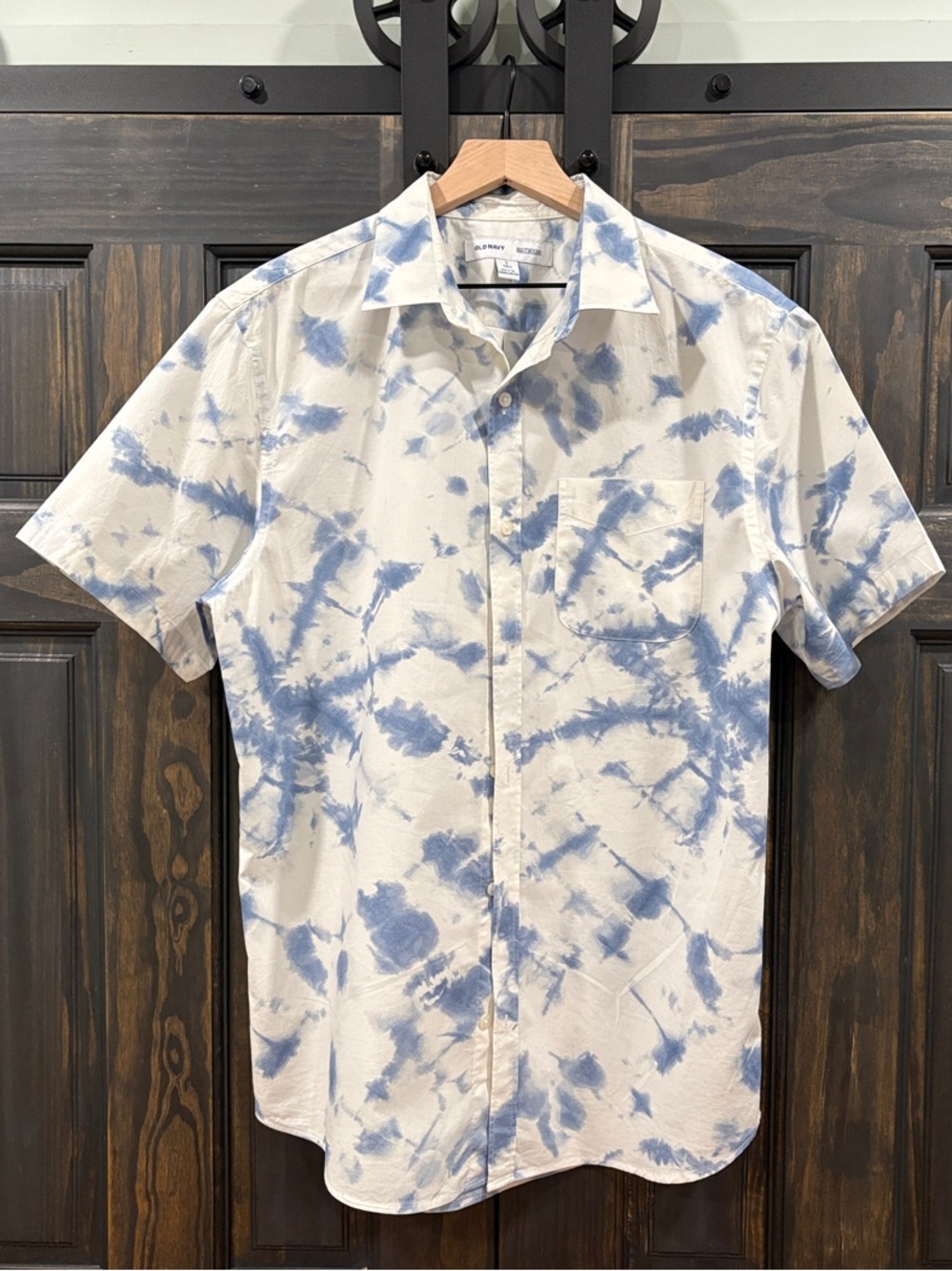 Old Navy White and Blue Tie-Dye Short Sleeve Button-Up Shirt